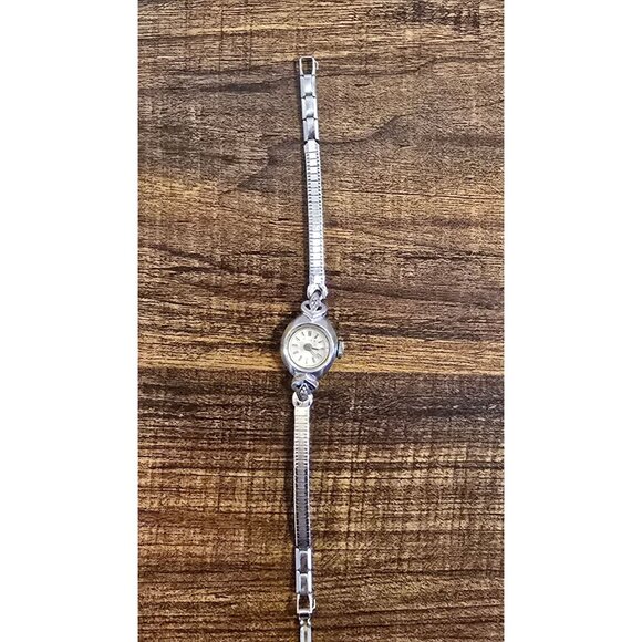 Timex Working Women's Silver-Tone Winder Bracelet Watch Quartz Movement - Picture 3 of 5